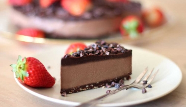 Awesome raw triple chocolate mousse cake, paleo, gluten free and sugar free friendly